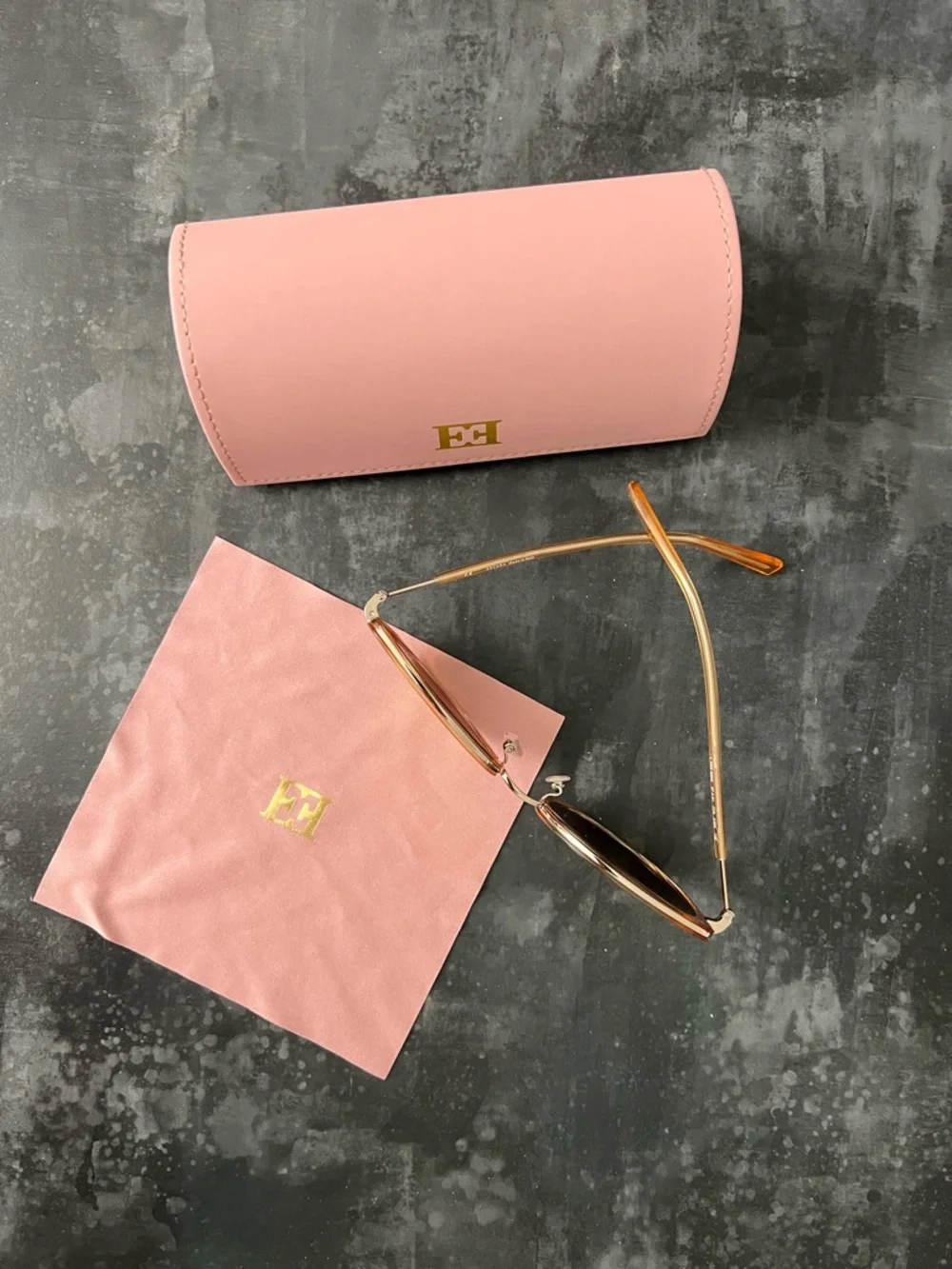 Escada Gold Mirrored Cat-Eye Sunglasses. - Picture 5 of 5